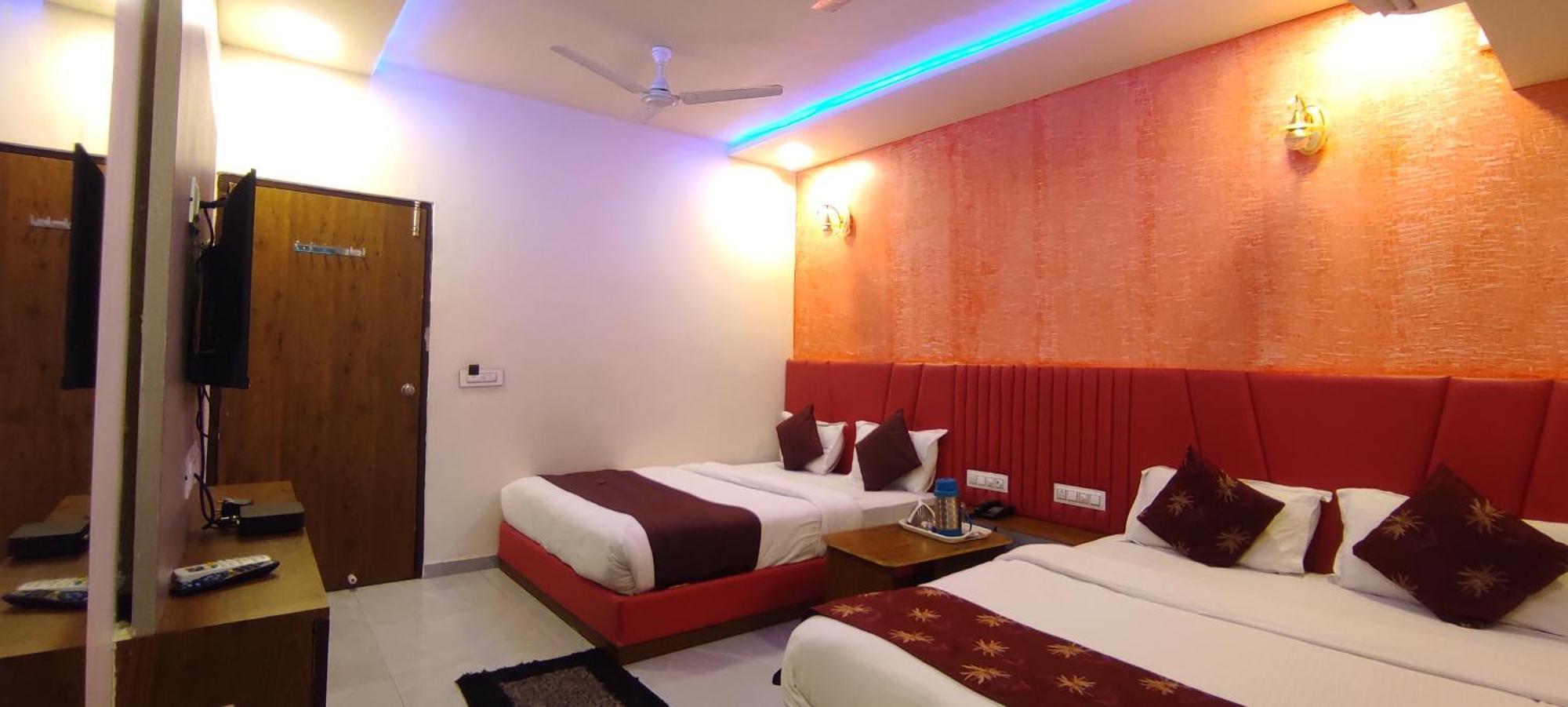 Hotel Avadh Palace, Subhash Bridge, Rto Circle, อาเมดาบัด ภายนอก รูปภาพ