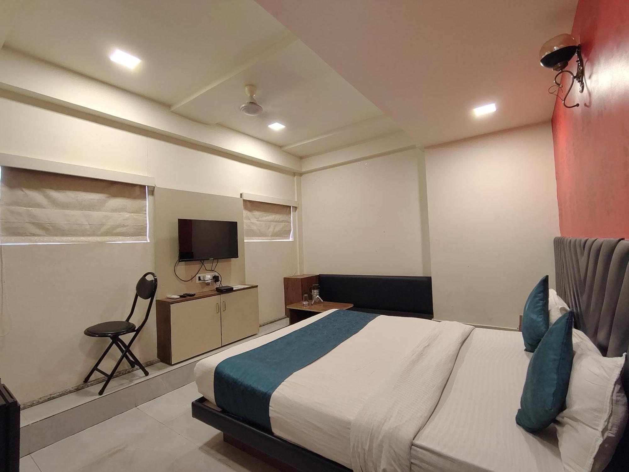 Hotel Avadh Palace, Subhash Bridge, Rto Circle, อาเมดาบัด ภายนอก รูปภาพ