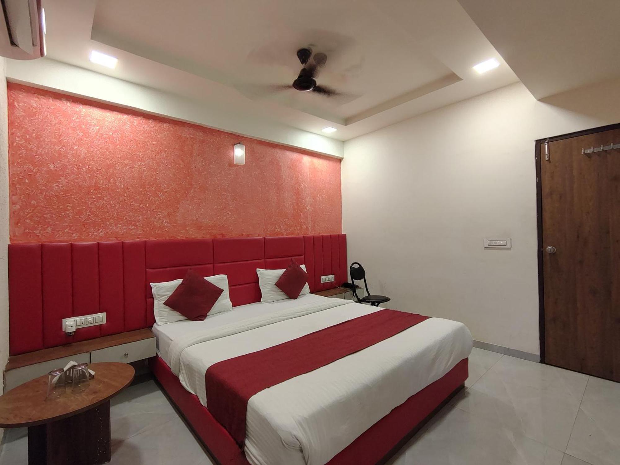 Hotel Avadh Palace, Subhash Bridge, Rto Circle, อาเมดาบัด ภายนอก รูปภาพ