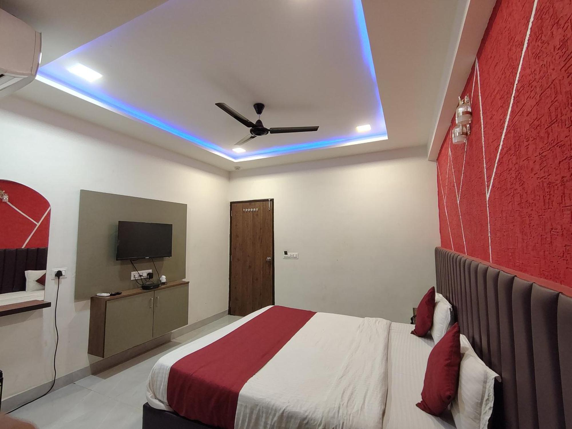 Hotel Avadh Palace, Subhash Bridge, Rto Circle, อาเมดาบัด ภายนอก รูปภาพ