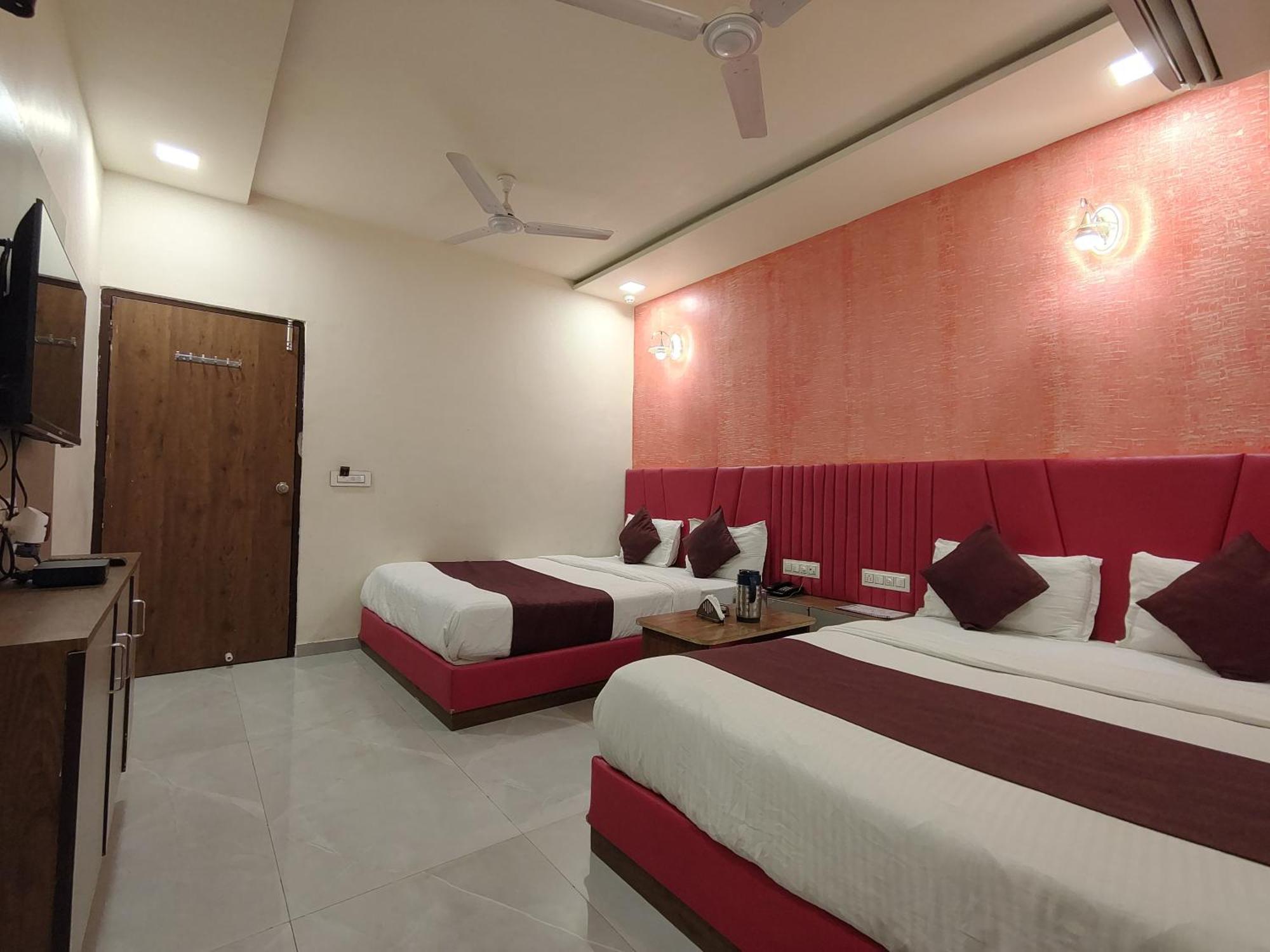 Hotel Avadh Palace, Subhash Bridge, Rto Circle, อาเมดาบัด ภายนอก รูปภาพ