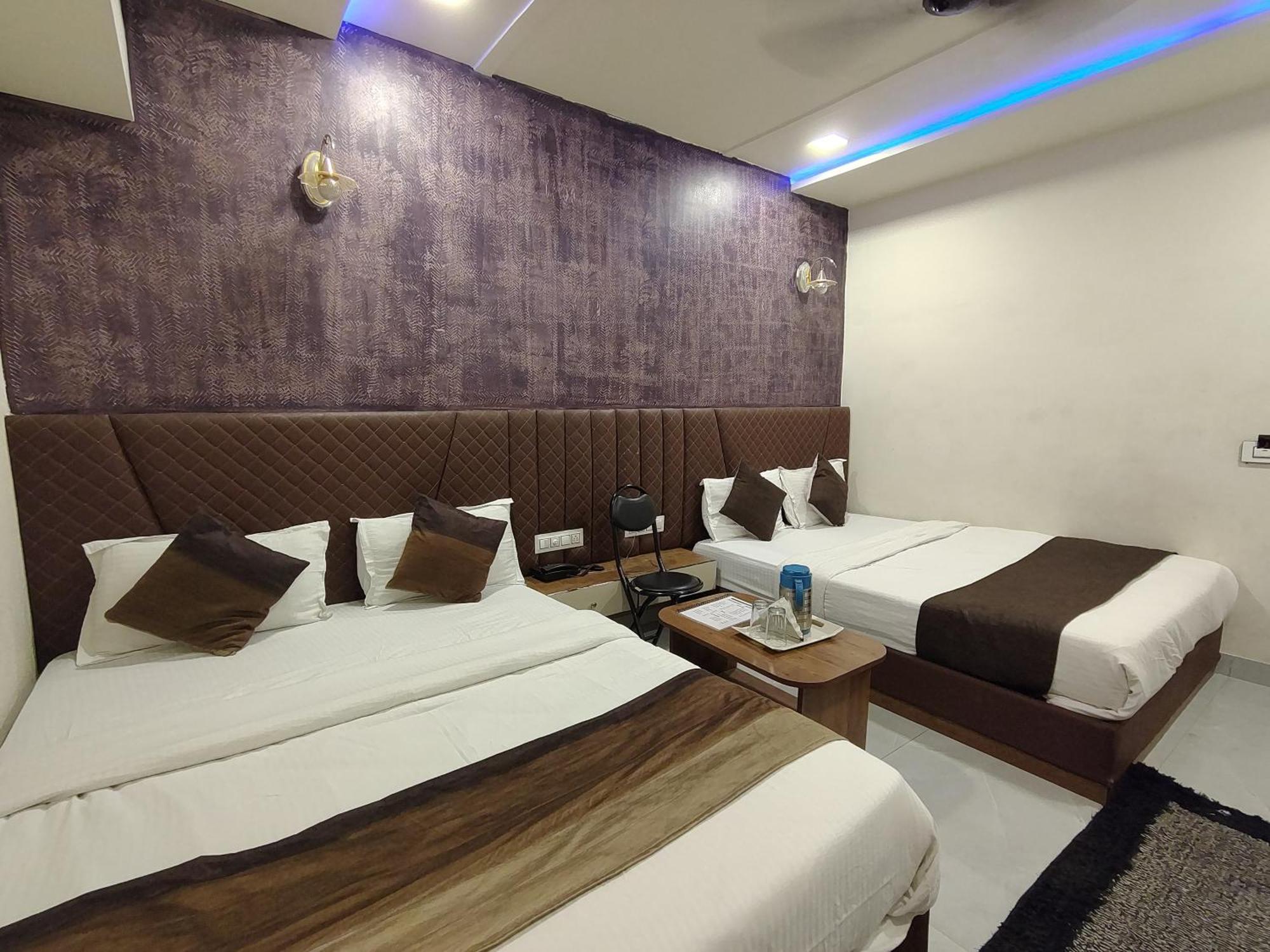 Hotel Avadh Palace, Subhash Bridge, Rto Circle, อาเมดาบัด ภายนอก รูปภาพ